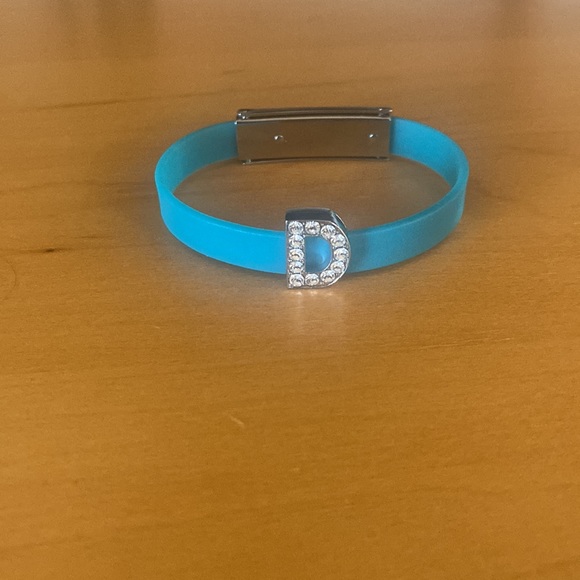 Letter D initial Bracelet. Fully adjustable bracelet to your wrist size - Picture 1 of 6